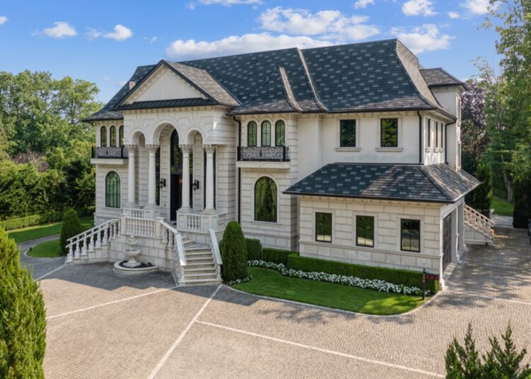 INaalok ang CRYPTO MANSION NG 27% diskwento sa kamakailang $7,595,000 na hinihinging presyo.